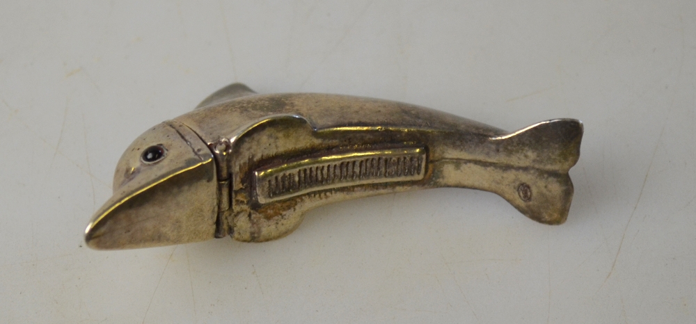 A novelty vesta case, modelled as a dolphin, inset glass eyes, - Image 2 of 3