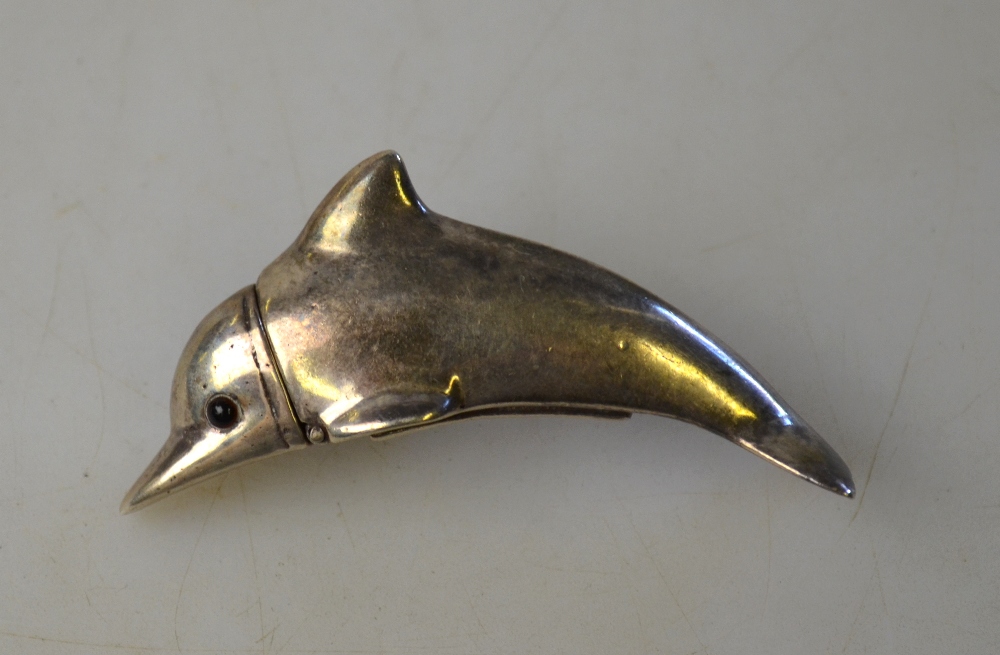 A novelty vesta case, modelled as a dolphin, inset glass eyes,