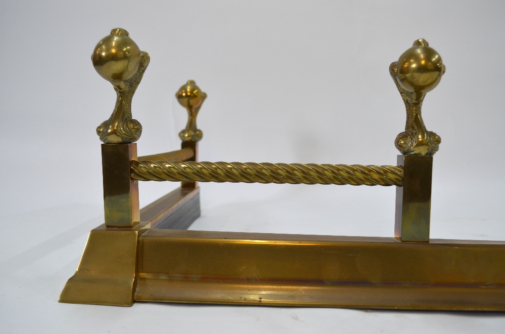 An adjustable brass hearth fender with c - Image 2 of 8