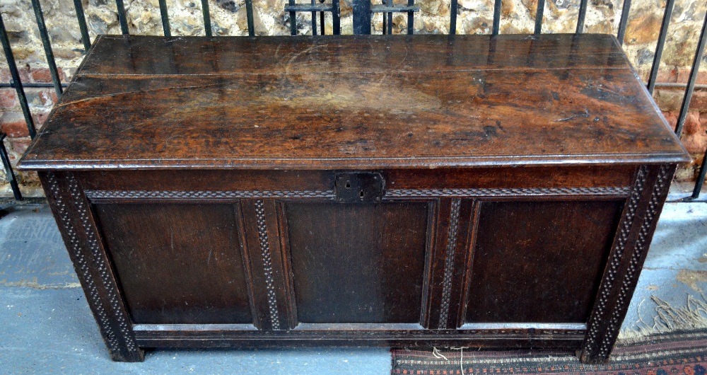 An early 18th century oak coffer, the wi - Image 4 of 10