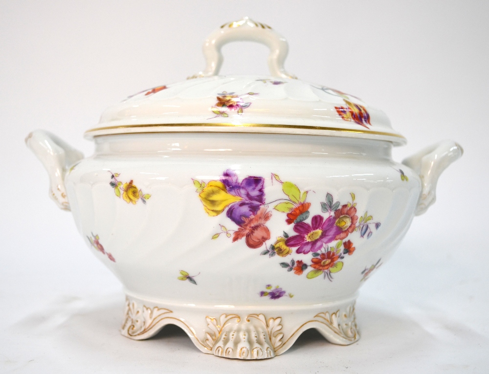 A German porcelain tureen and cover with - Image 3 of 4