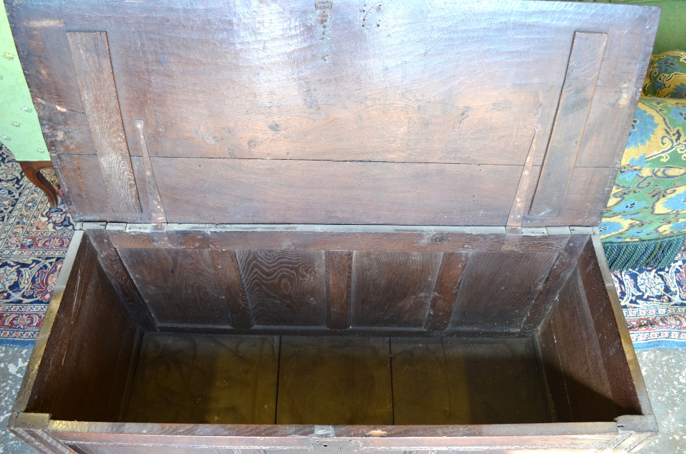 An early 18th century oak coffer, the wi - Image 2 of 10