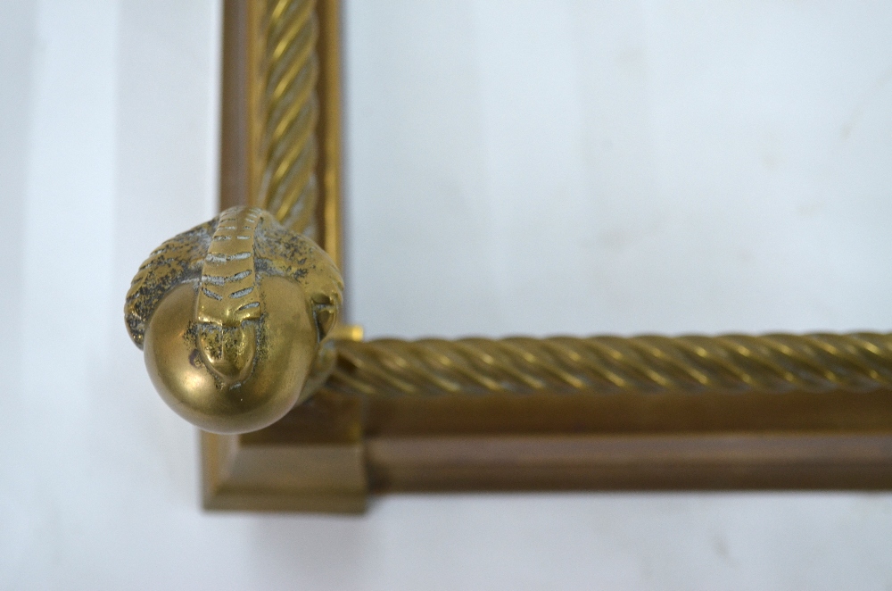 An adjustable brass hearth fender with c - Image 4 of 8