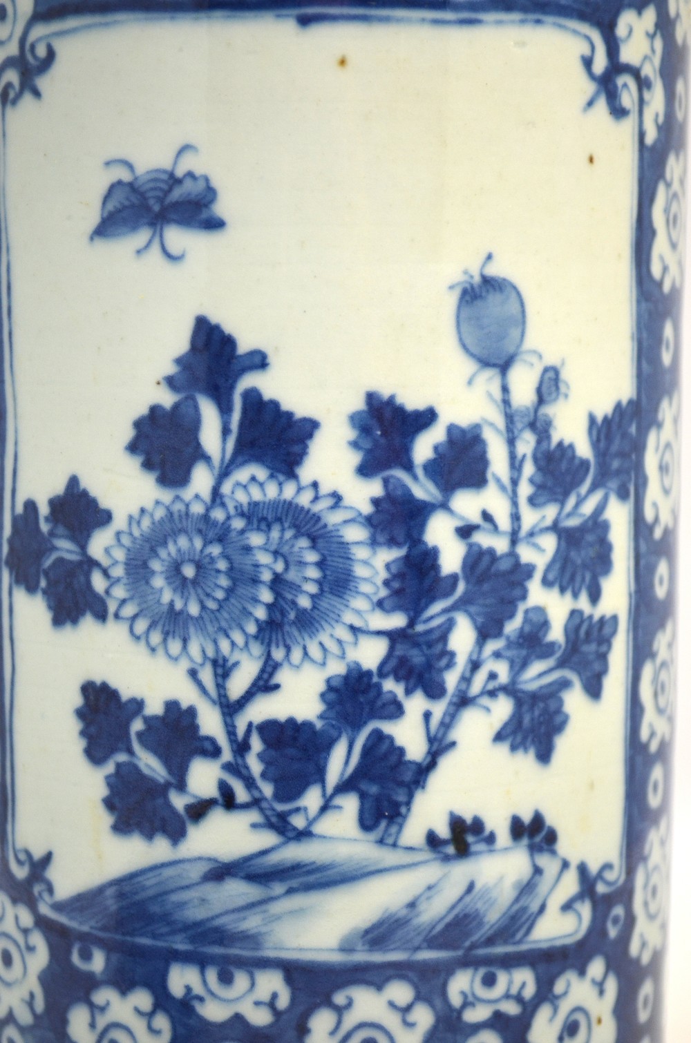 A blue and white cylindrical vase, decor - Image 7 of 8