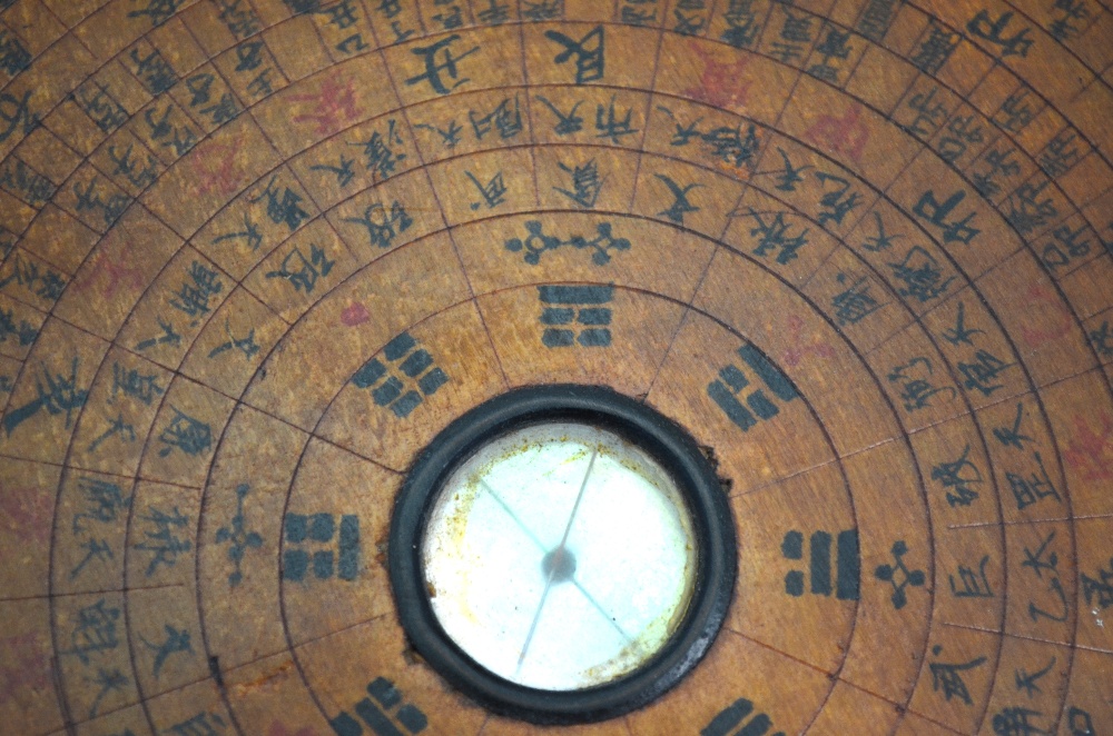 A Japanese mixed-metal vase decorated with a pair of geese beside the moon, two kanji inscription, - Image 6 of 7