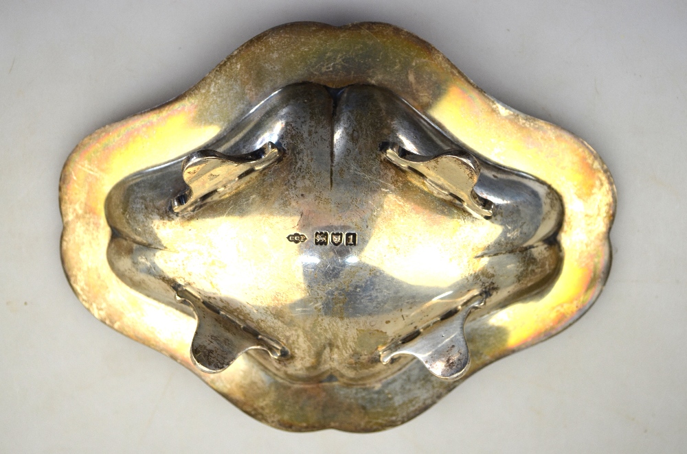 An Edwardian heavy quality silver bonbon dish of quatrefoil form, Sibray, Hall & Co. Ltd. - Image 3 of 8