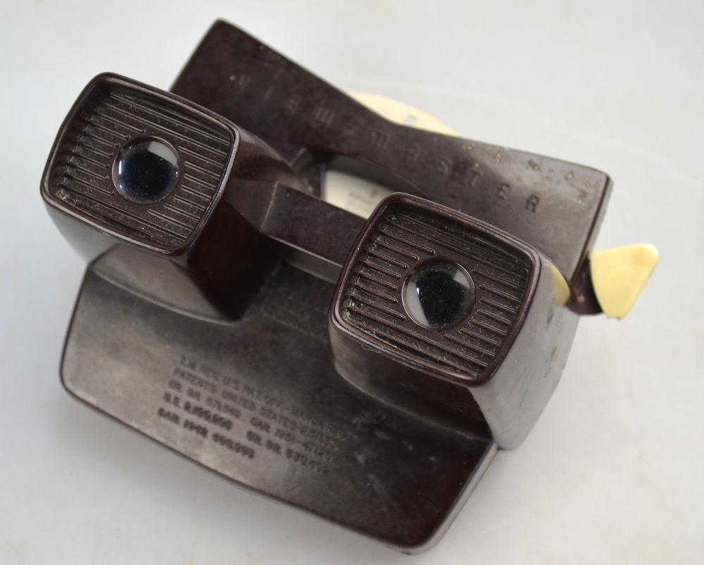 An early bakelite Viewmaster to/w an 'Omaha Beach' image disc