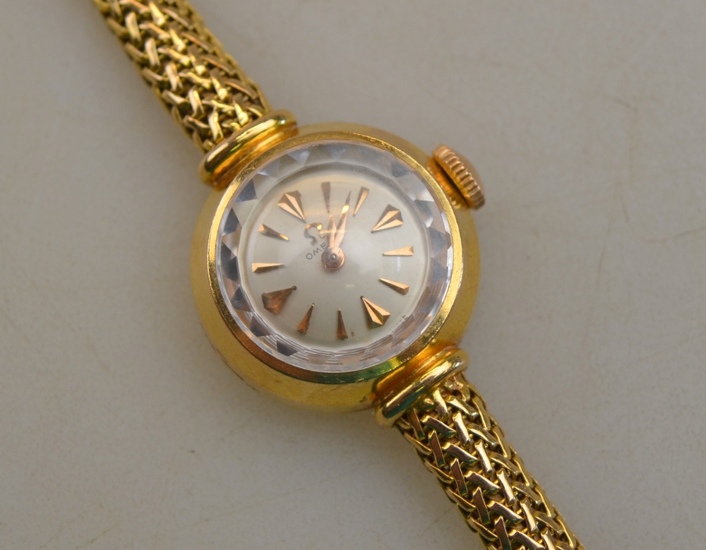 A lady's 18k Omega wristwatch with 1 cm silvered dial on flexible mesh snake bracelet, 24. - Image 2 of 2