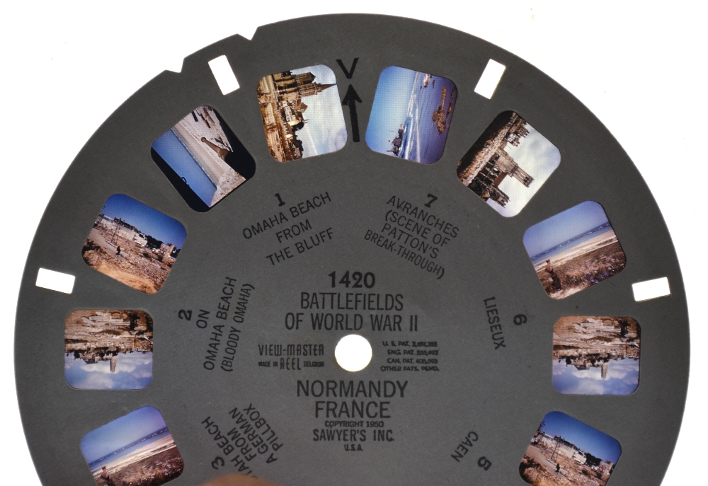 An early bakelite Viewmaster to/w an 'Omaha Beach' image disc - Image 5 of 10