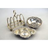 An Edwardian silver toast-rack, Goldsmiths and Silversmiths Co. Ltd., London 1907, 5.