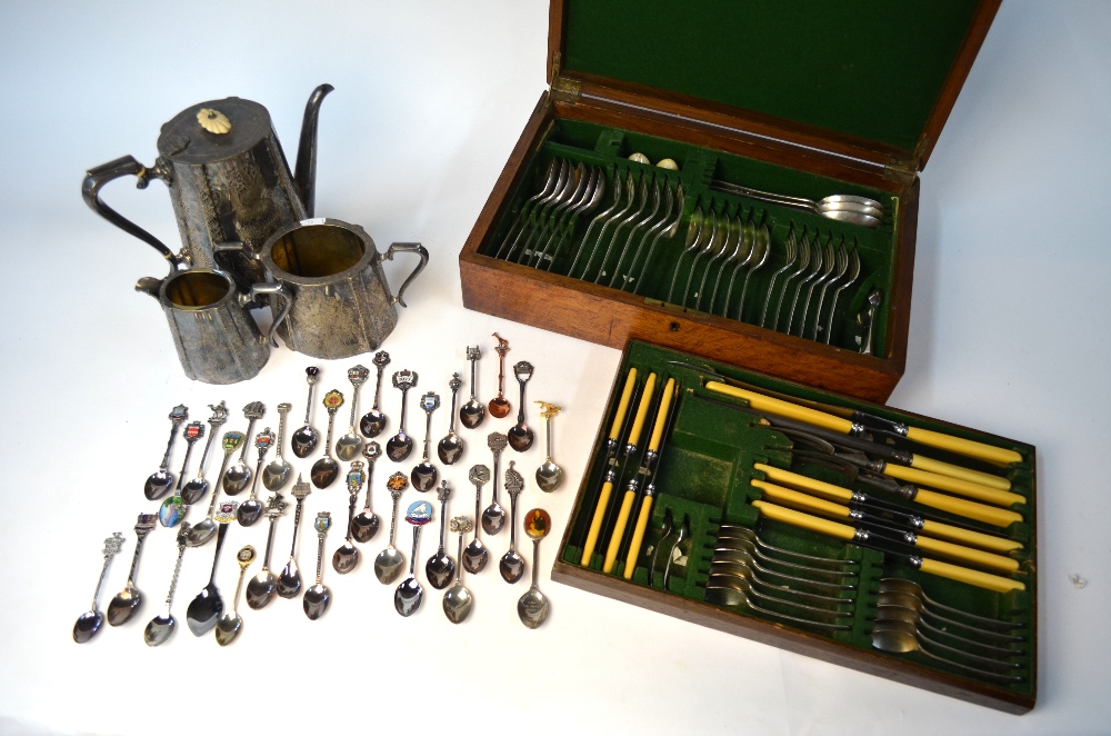 An oak canteen containing a set of OEP flatware, - Image 2 of 8