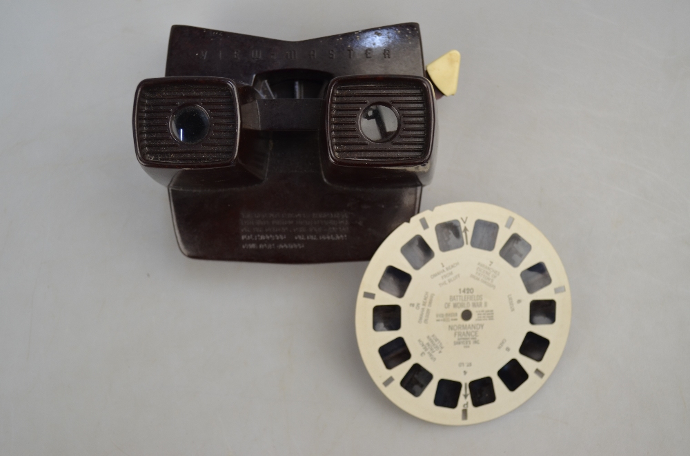 An early bakelite Viewmaster to/w an 'Omaha Beach' image disc - Image 4 of 10