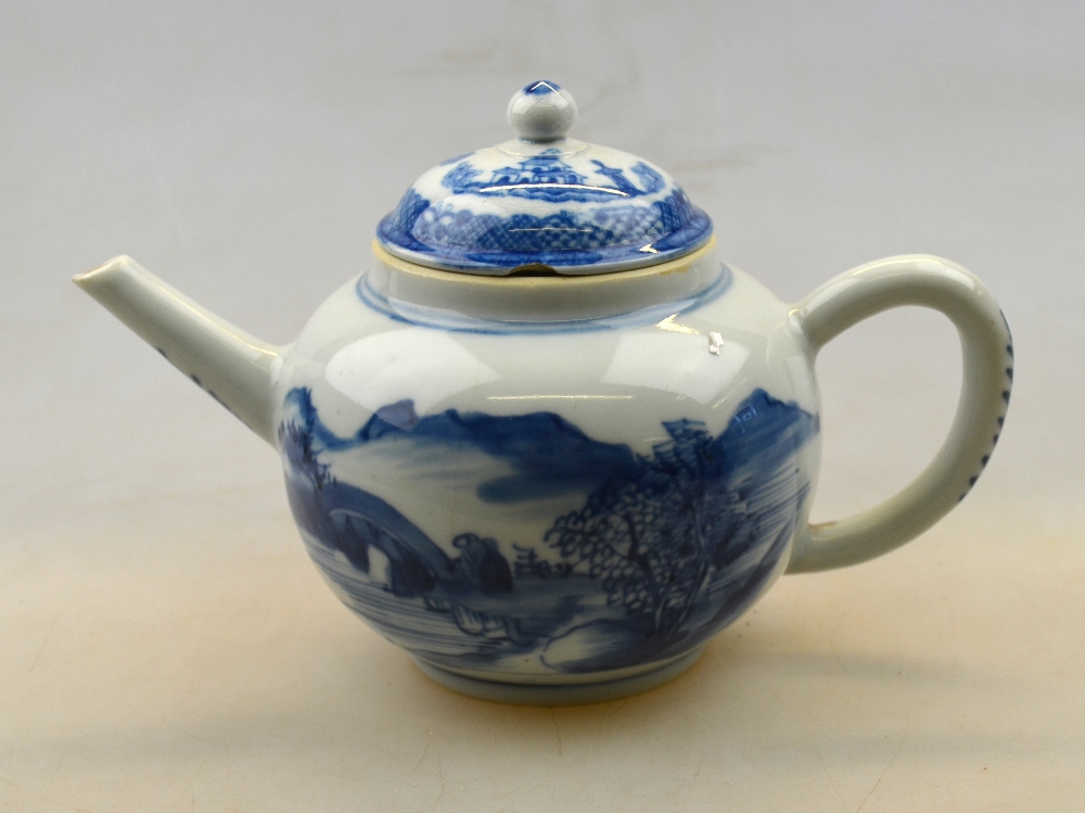 A small Chinese blue and white teapot wi - Image 4 of 12