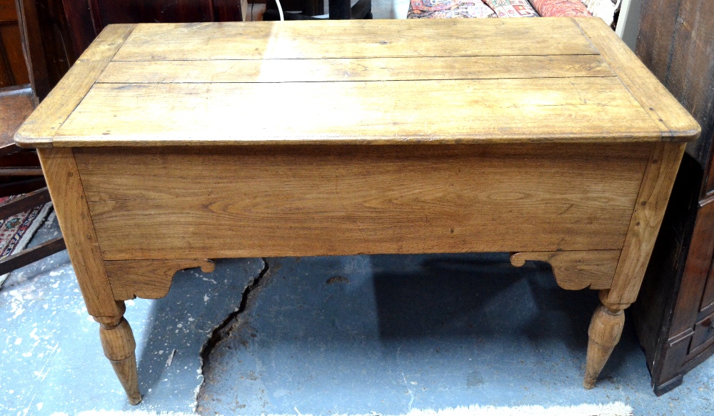 An antique French oak/elm table, the cle - Image 5 of 5