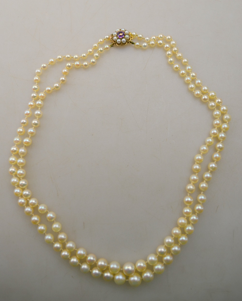 A double row graduated cultured pearl ne