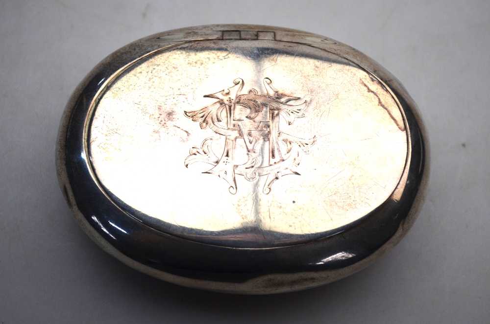 An Edwardian 'pebble' snuff box with hin