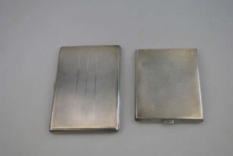 Two heavy quality engine-turned silver cigarette cases, Birmingham 1938/45, 11. - Image 3 of 4