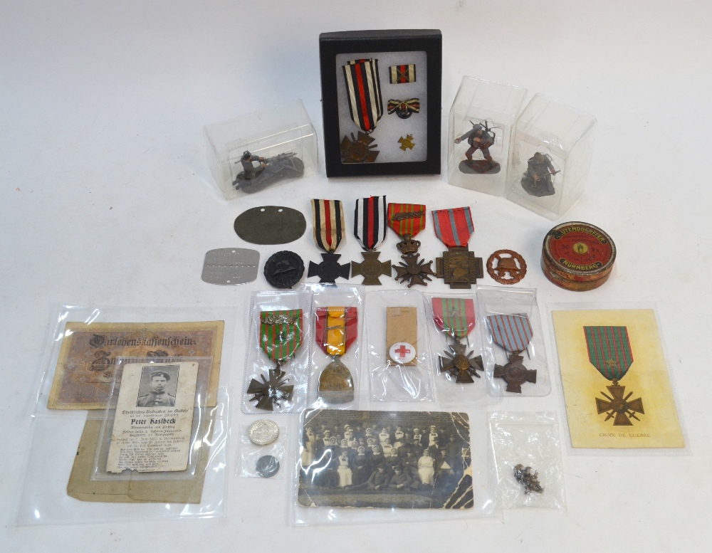 A quantity of replica medals - mostly WWI German and Belgium,