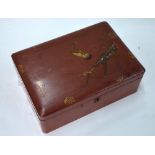 A Japanese lacquer trinket box containing various collectables including 1889 Crown XF,