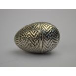 A 19th century unmarked ovoid vinaigrette with chased chevron decoration,