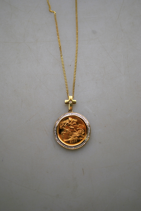 A 2007 digitally mastered half sovereign in 9ct yellow and white gold mount set with four small