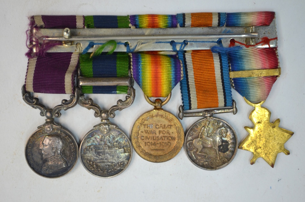 A leather-bound jewellery box containing various collectables including an unnamed group of five - Image 3 of 5