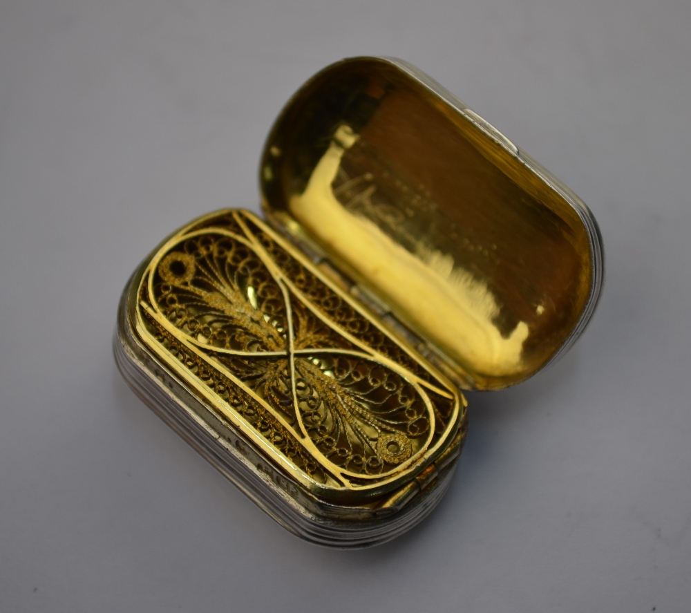 A George III silver vinaigrette with reeded case, the gilt interior with filigree grille, - Image 4 of 6