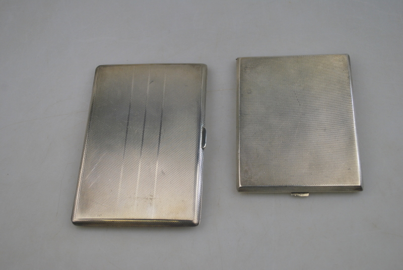 Two heavy quality engine-turned silver cigarette cases, Birmingham 1938/45, 11. - Image 2 of 4