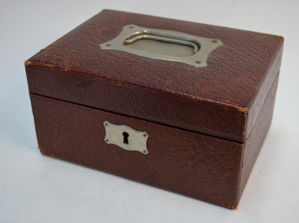 A leather-bound jewellery box containing various collectables including an unnamed group of five - Image 5 of 5