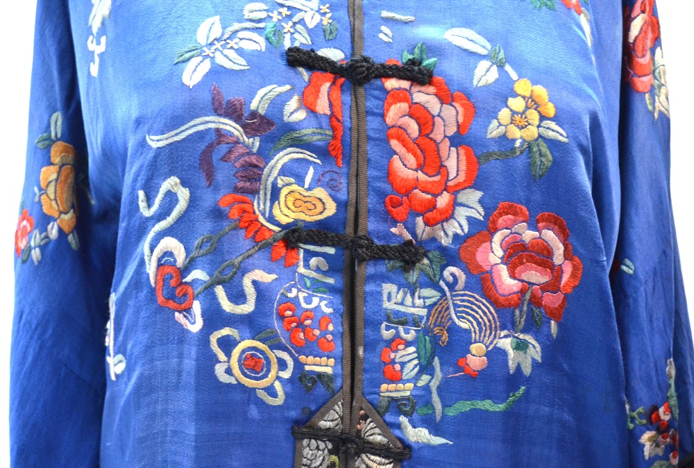 A blue ground Chinese silk coat, decorated with floral designs; the black ground sleeves, - Image 5 of 5