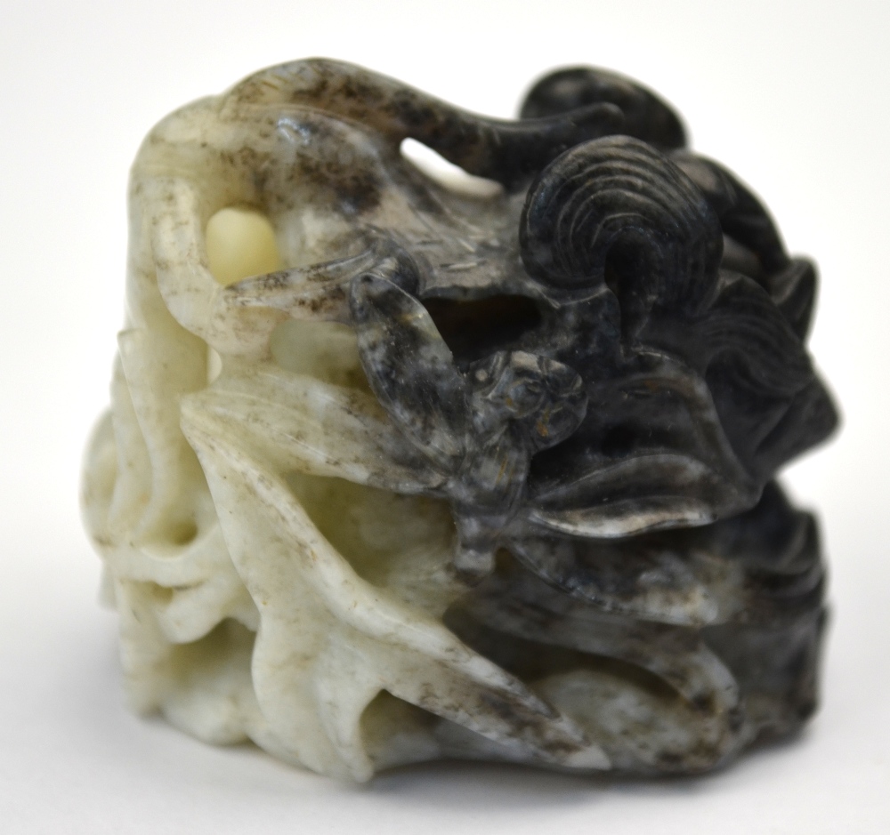 A mottled grey, white and black jade hat finial decorated with a Natural History design, 3. - Image 4 of 5