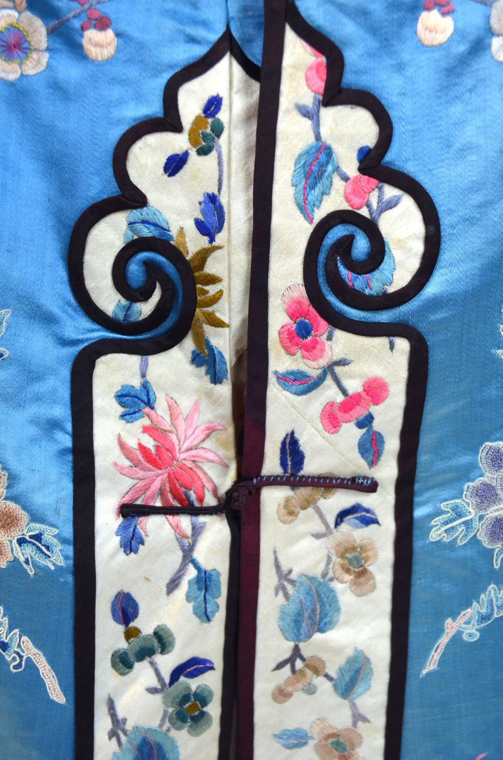 A Chinese blue silk robe embroidered with flowering prunus, japonica and tree peonies, - Image 5 of 8