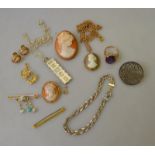 A collection of vintage jewellery items including two shell cameo brooches in 9ct settings,