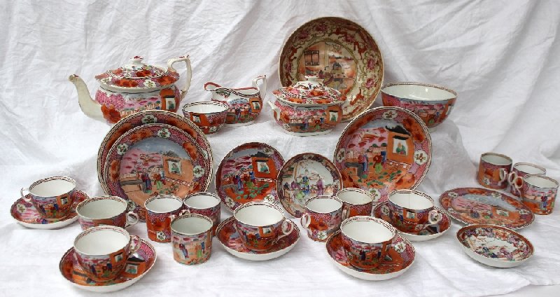 A late 18th century Newhall part tea and coffee service with chinoiserie decoration, - Image 2 of 10