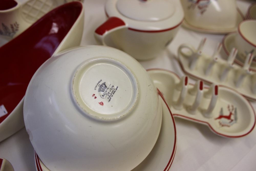 A Crown Devon 'Stockholm' pattern part tea and dinner set including meat plates, covered tureens, - Image 8 of 10