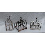 A George IV silver four division toast rack, Sheffield, 1943,