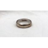 A 9ct white gold wedding ring approximately 5 grams