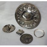 An Edward VII silver vesta case decorated with scrolls and leaves, Chester, 1904,