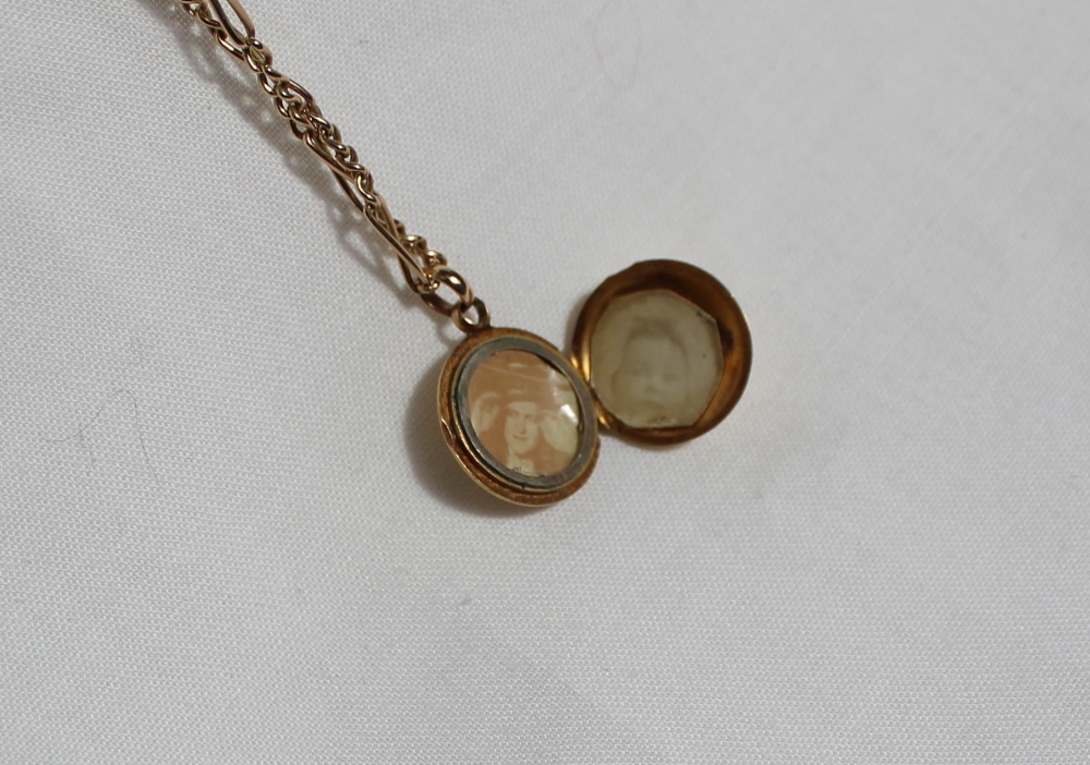 A 15ct yellow gold locket of circular form set with a central diamond on a 15ct yellow gold chain, - Image 3 of 3