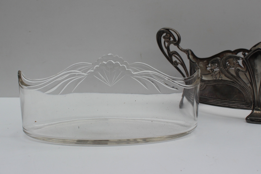 A WMF electroplated and glass twin handled table centrepiece, - Bild 5 aus 6