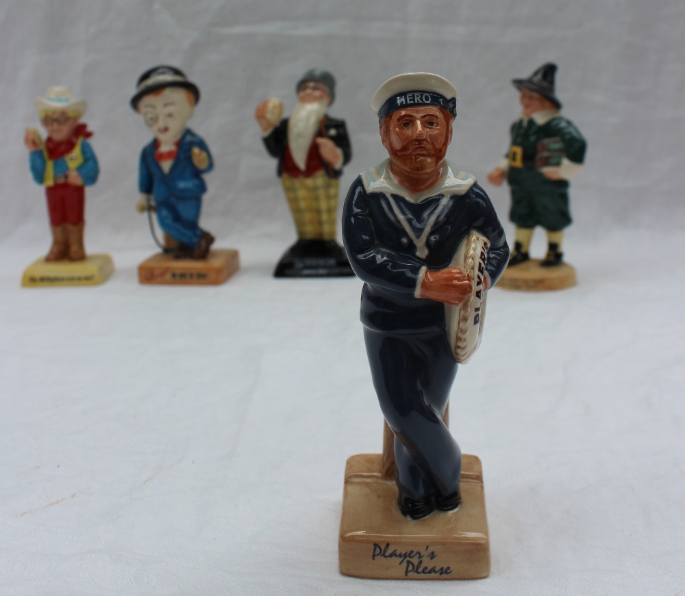 A Royal Doulton figure "Father William" AC 2, No.682/2000, "Player's Hero" AC 5, No. - Bild 6 aus 8