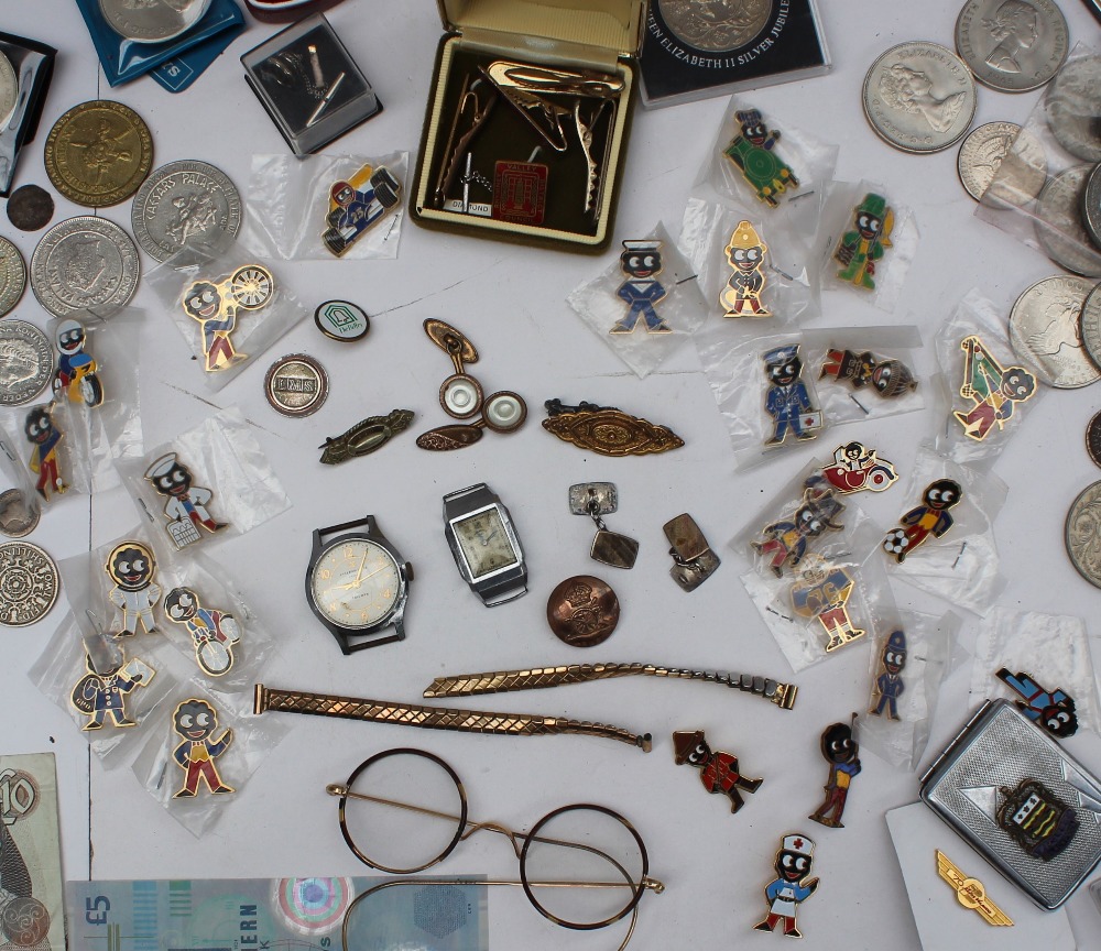 Assorted bank notes, together with Robertson gollywog badges, assorted crowns, tie pin, glasses, - Image 2 of 6