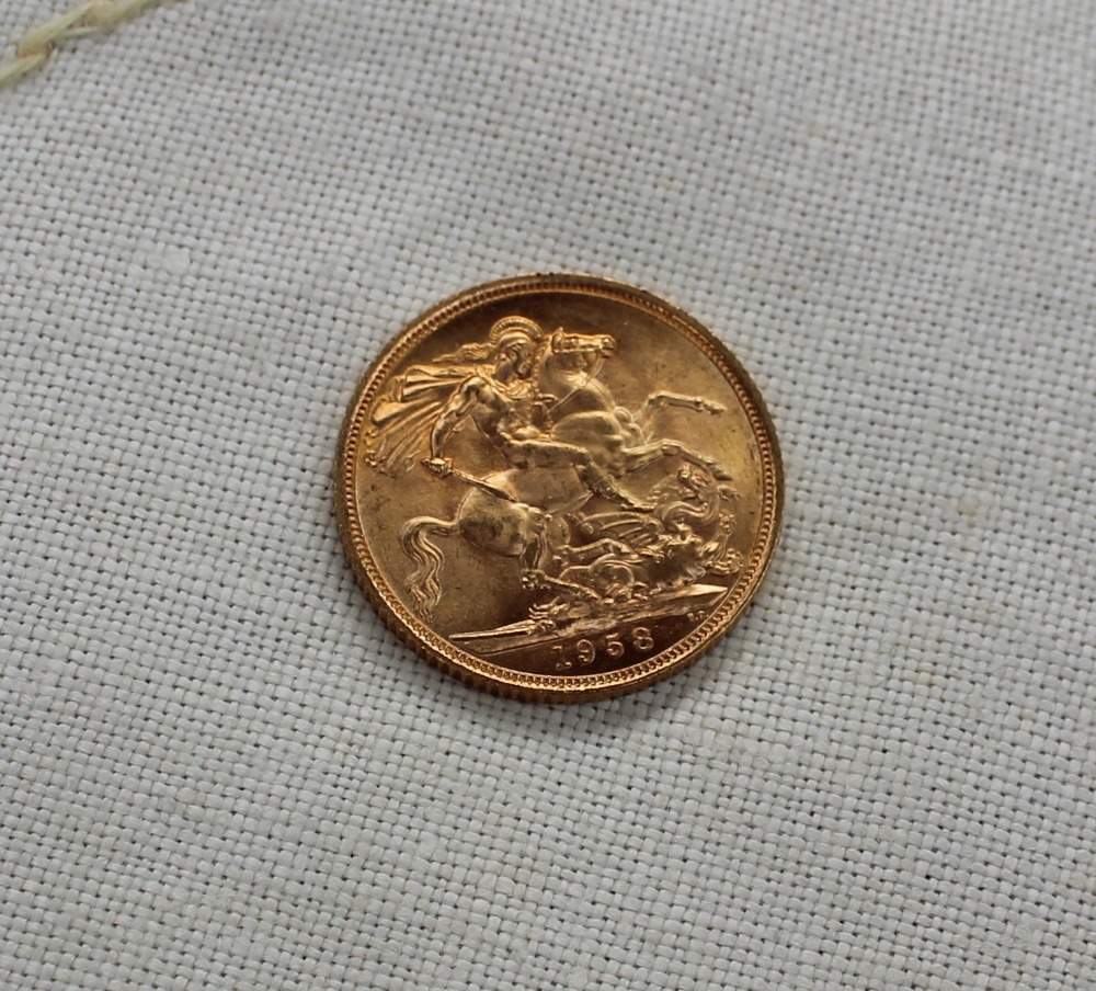 An Elizabeth II gold sovereign dated 1958 - Image 2 of 2