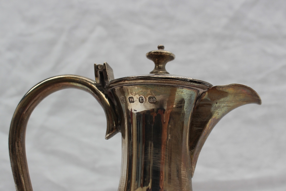 A late Victorian silver topped claret jug, with a tapering neck, - Bild 3 aus 5