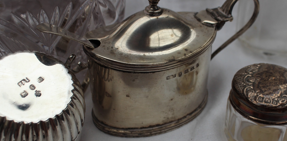 A Victorian silver mustard pot and cover of oval form, Birmingham, 1888, - Image 2 of 2