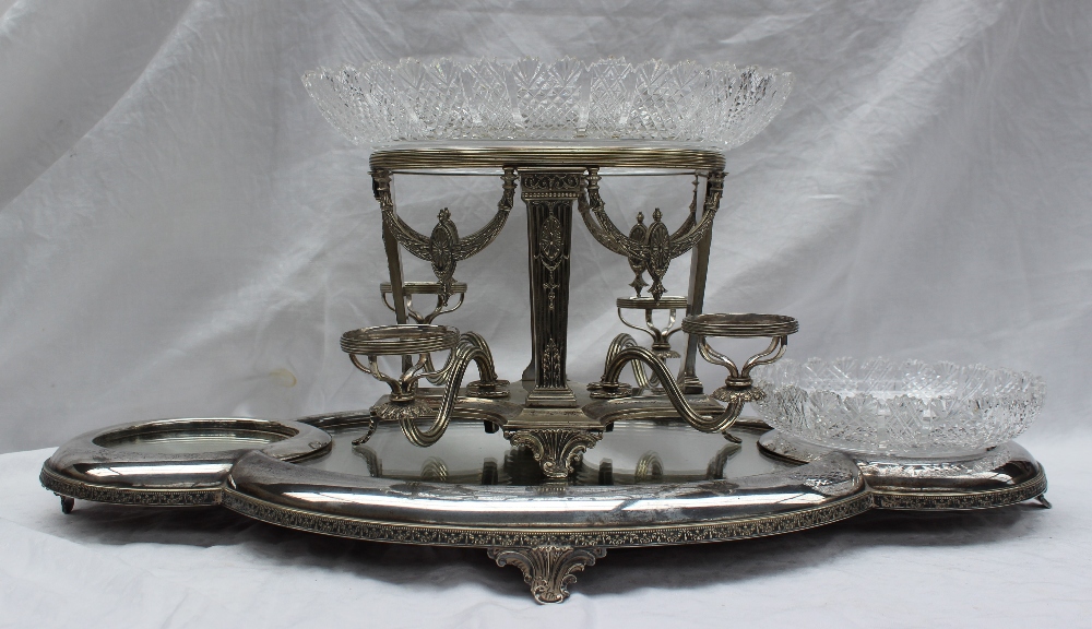 An electroplated table centrepiece with a central raised cut glass bowl, - Bild 6 aus 6