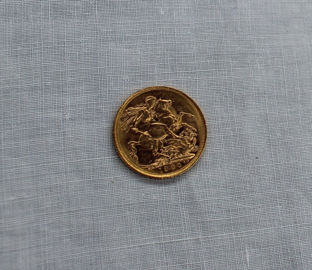 A Victorian gold sovereign dated 1900 - Image 2 of 2