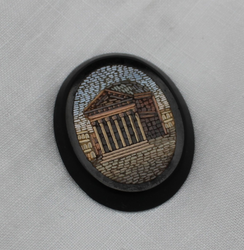 A micromosaic panel possibly depicting the Pantheon in Rome, 3cm x 2. - Bild 2 aus 3