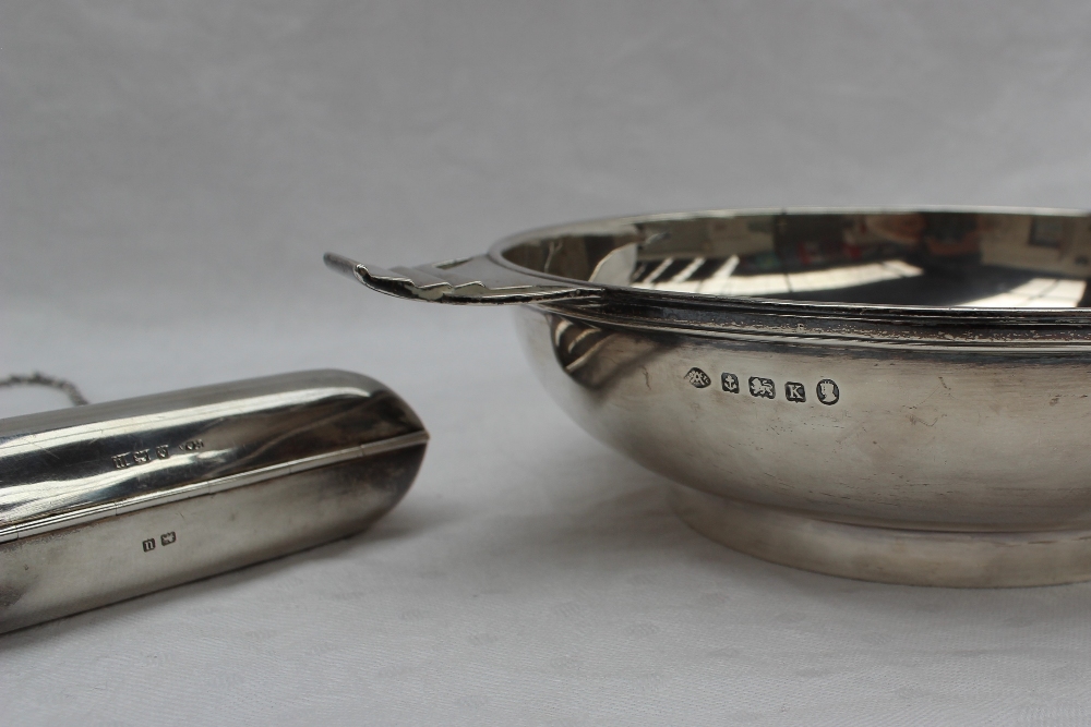 A George V silver twin handled quaich, with a line decorated rim on a spreading foot, Birmingham, - Image 3 of 3