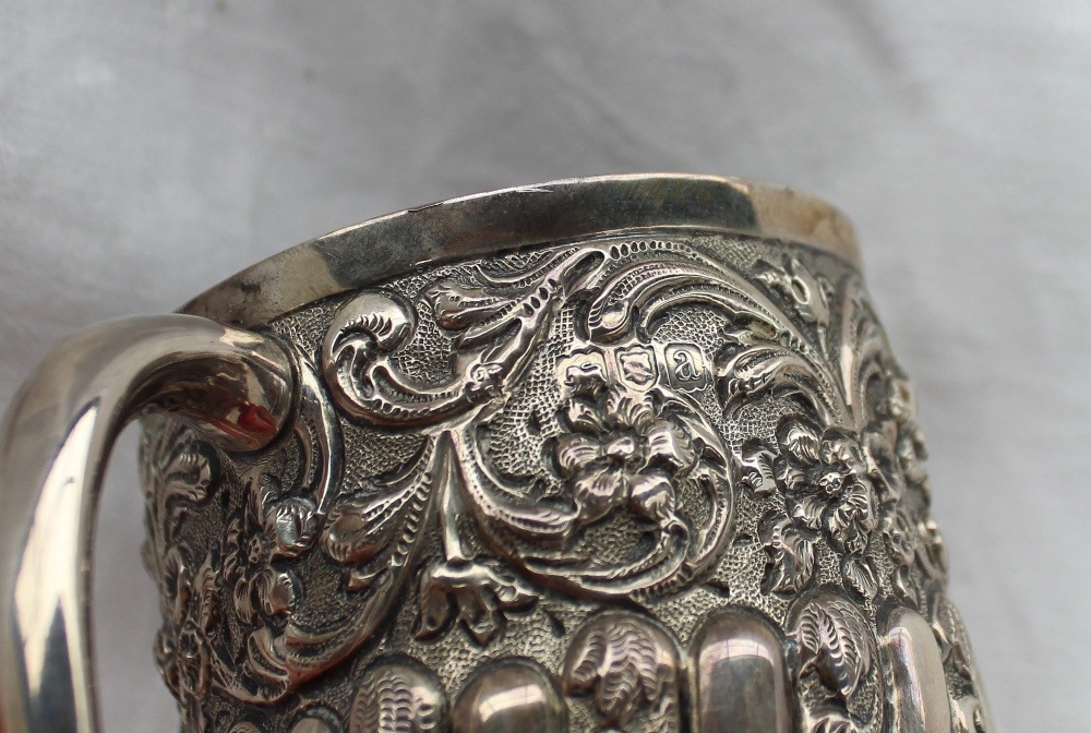 A late Victorian silver christening mug, embossed with flowers, leaves and gadrooning, London, 1896, - Image 3 of 4